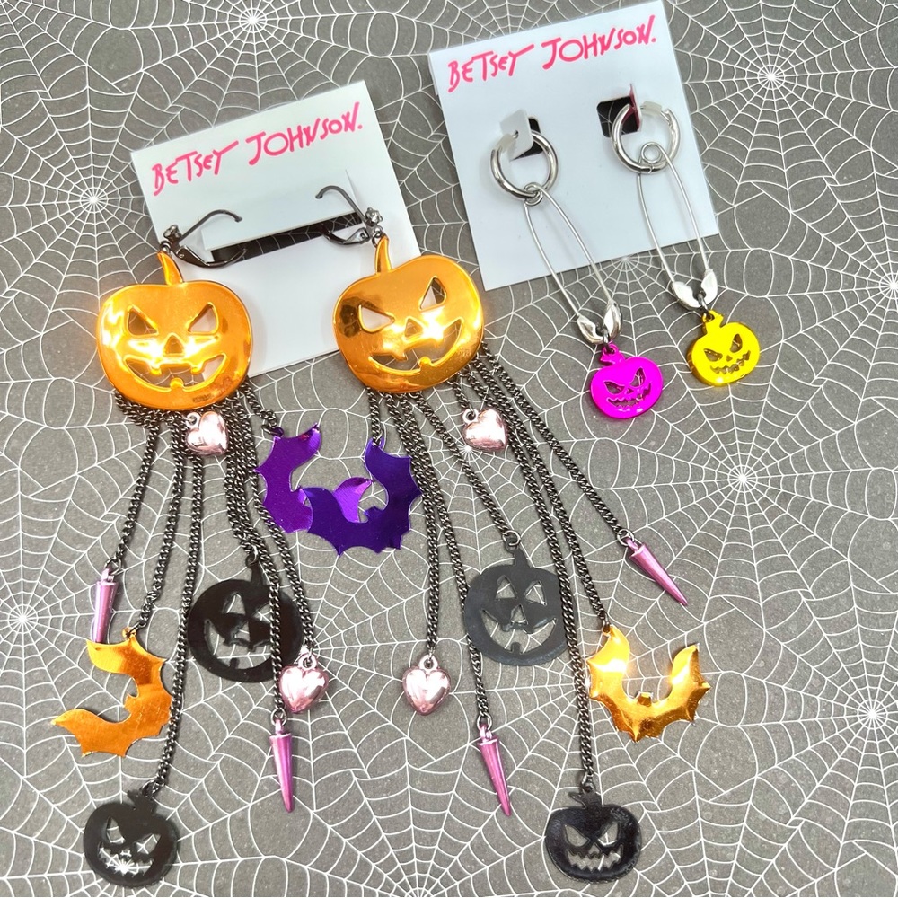 Betsey Johnson ‘Punk n Spice’ Chandelier & Safety Pin Halloween Earrings NWT/HTF